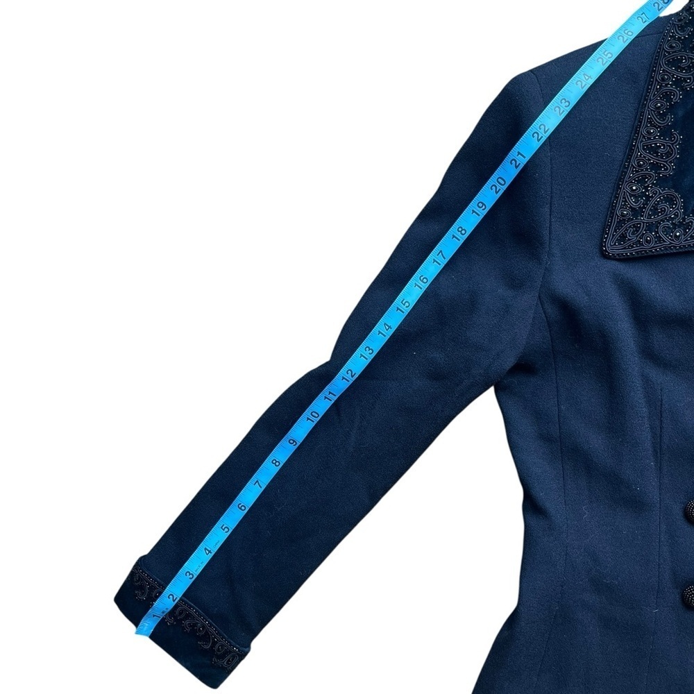 Nolan Miller navy blue Bead embroidered velvet collar, wool blazer size 6. - Picture 5 of 8